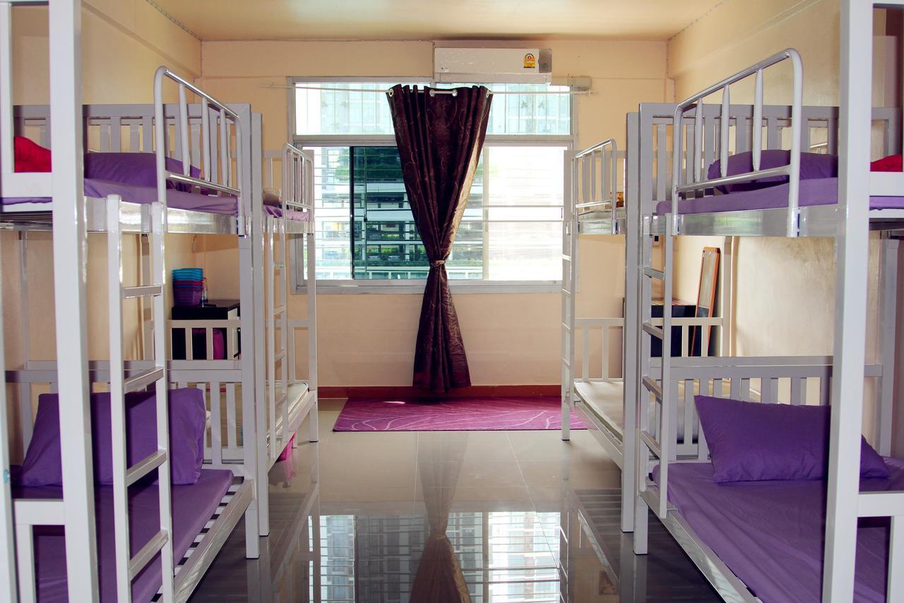 Small Elephant Hostel Bangkok Esterno foto