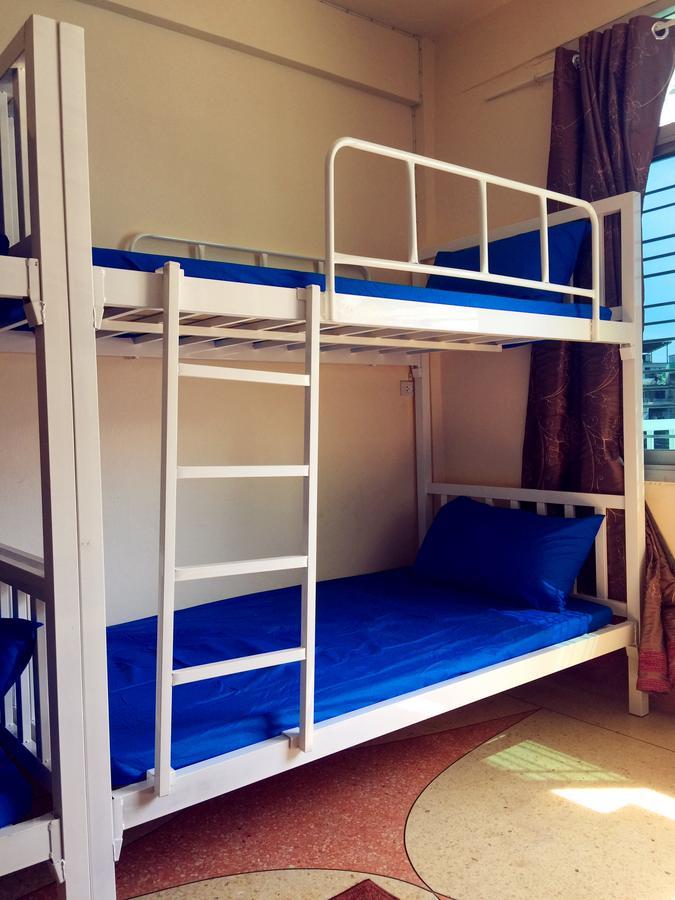 Small Elephant Hostel Bangkok Esterno foto
