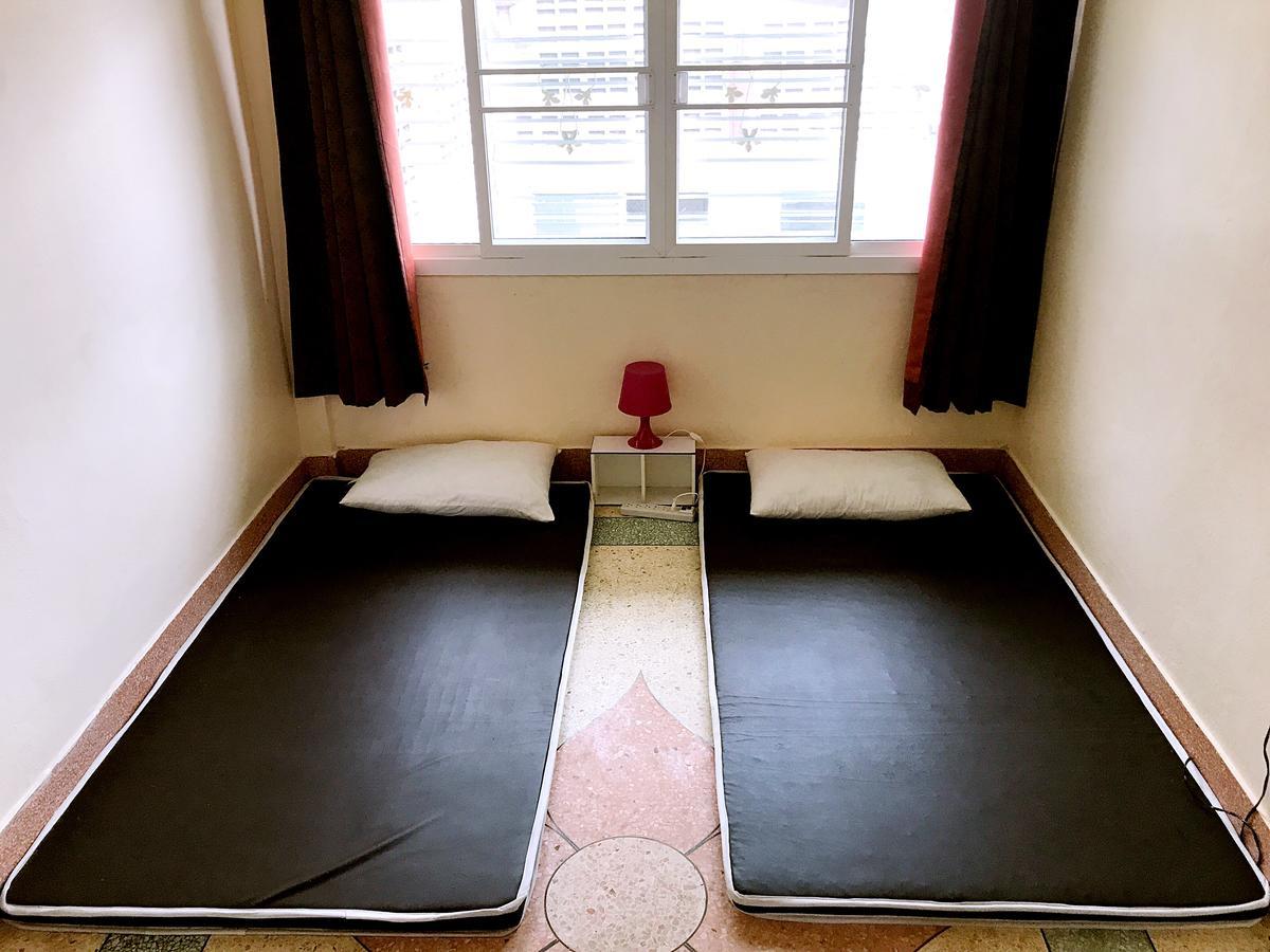 Small Elephant Hostel Bangkok Esterno foto