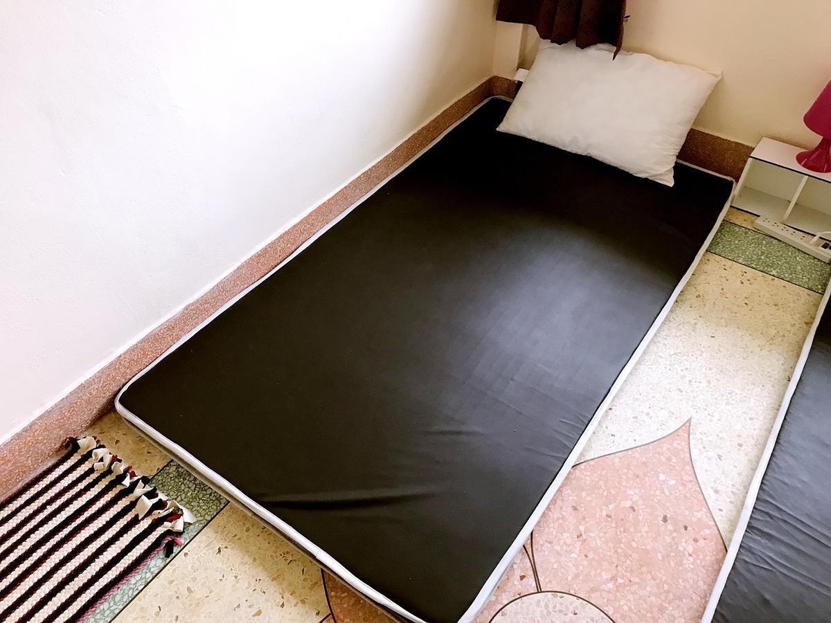 Small Elephant Hostel Bangkok Esterno foto